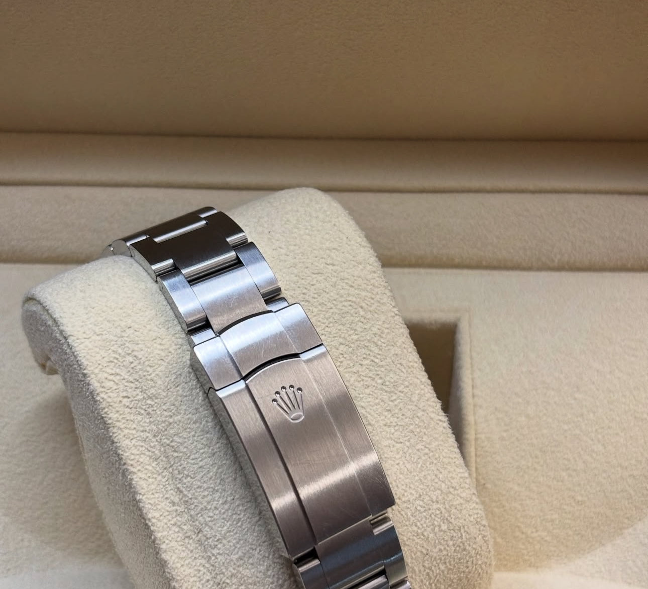 ROLEX OYSTER PERPETUAL BLACK DIAL