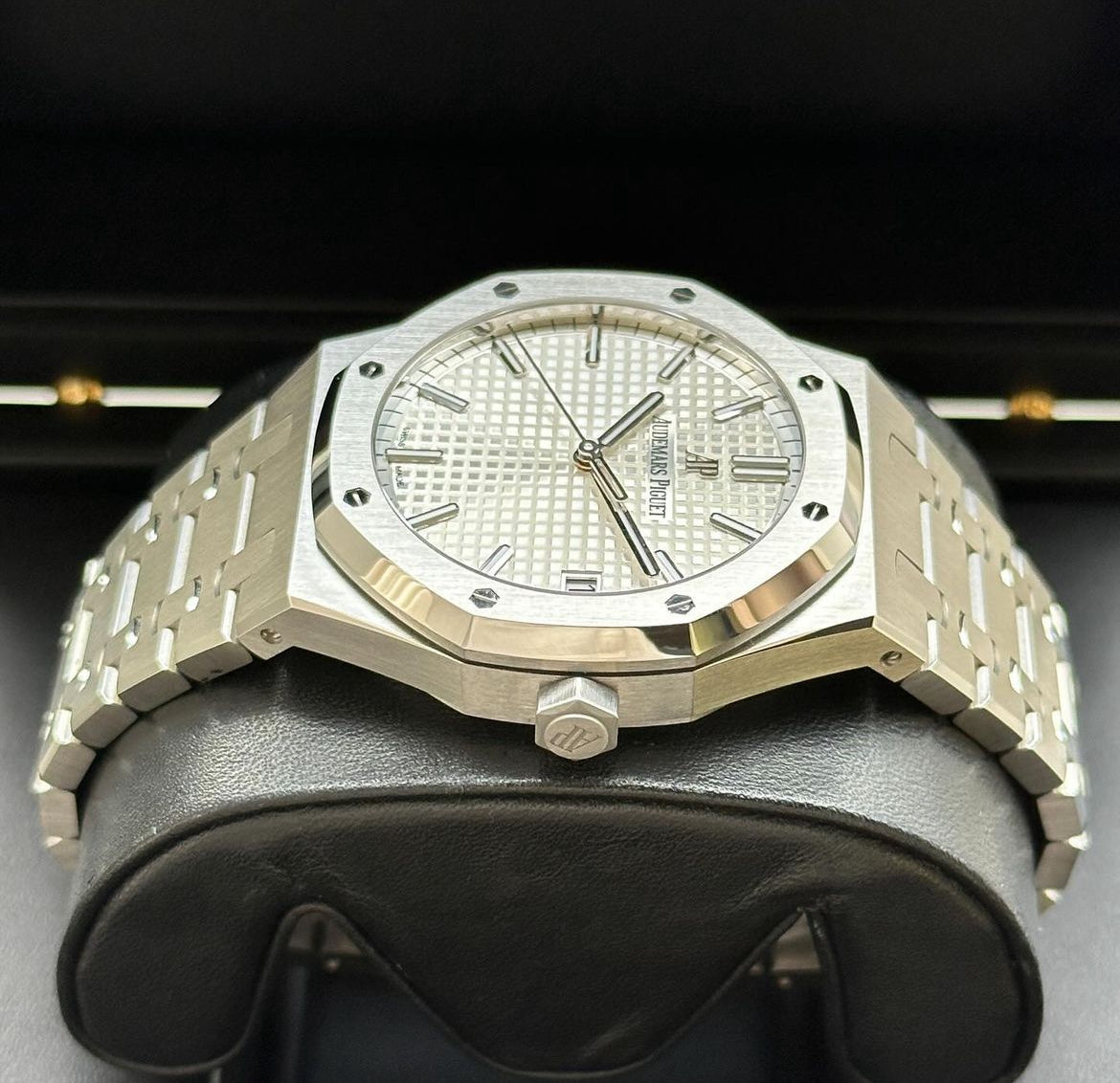 AUDEMARS PIGUET ROYAL OAK JUMBO WHITE